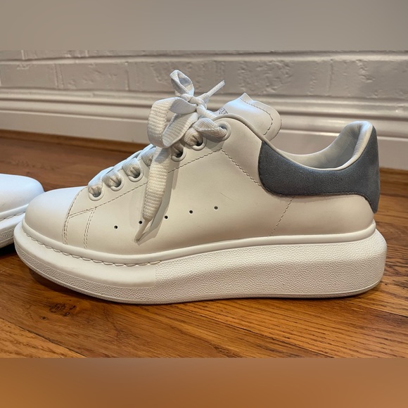 Alexander McQueen Women’s Oversized Sneaker Size 39 - Picture 10 of 12